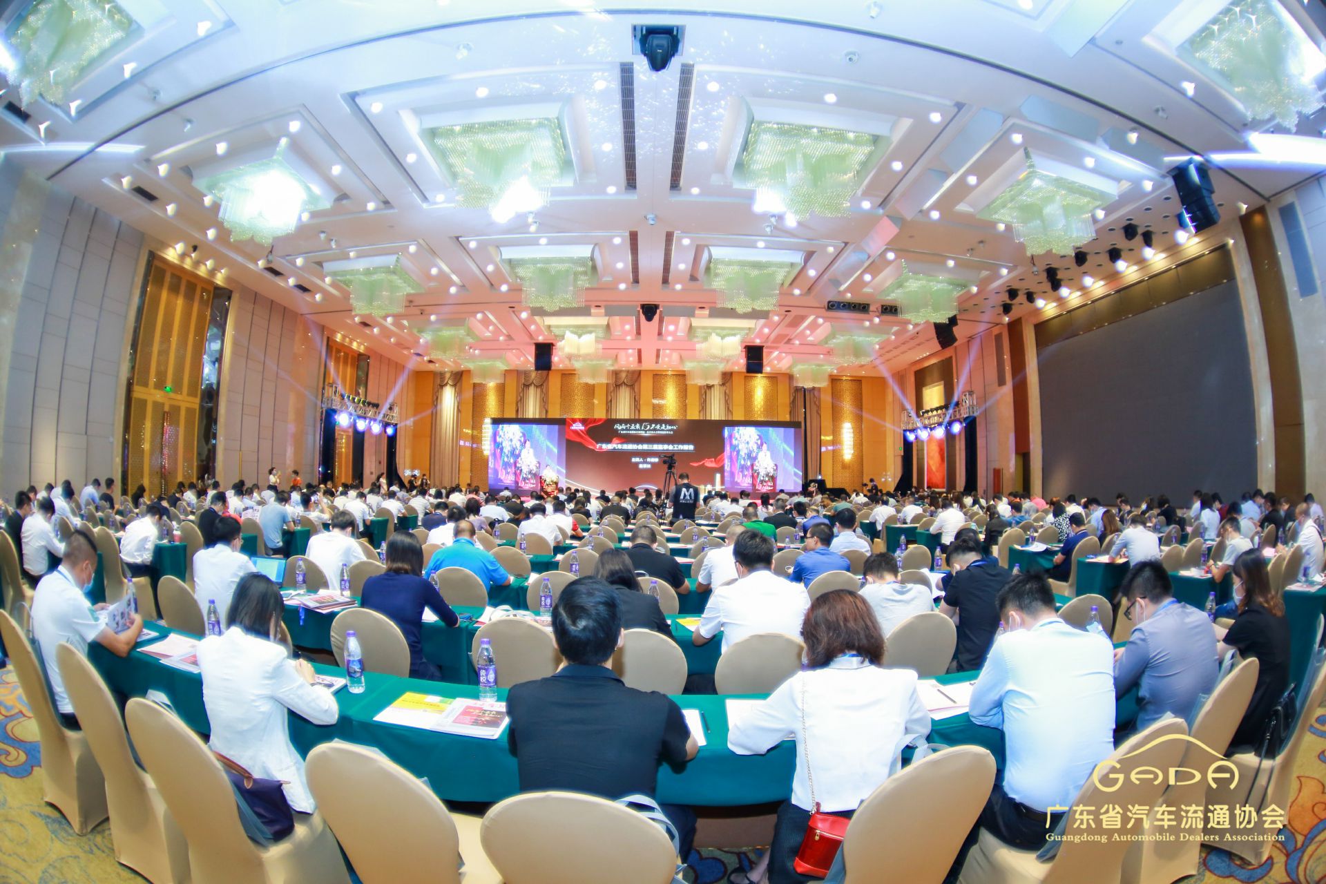 喜报丨熊猫体育-熊猫体育(中国)官方网站“包揽”省汽车流通行业颁奖礼53项大奖(图1)